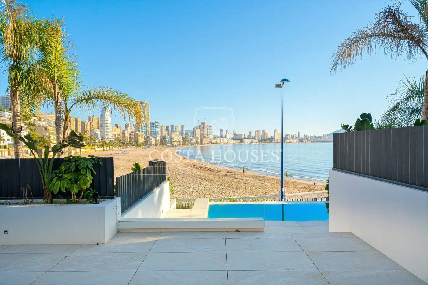 Vista exterior de Planta baja en venta en Benidorm con Aire acondicionado, Jardín privado y Terraza