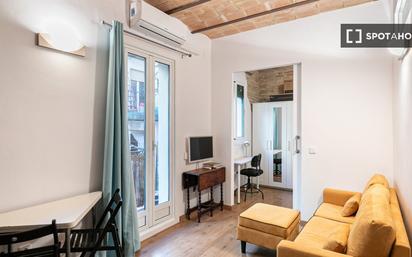 Living room of Flat to rent in  Barcelona Capital  with Air Conditioner, Heating and Furnished