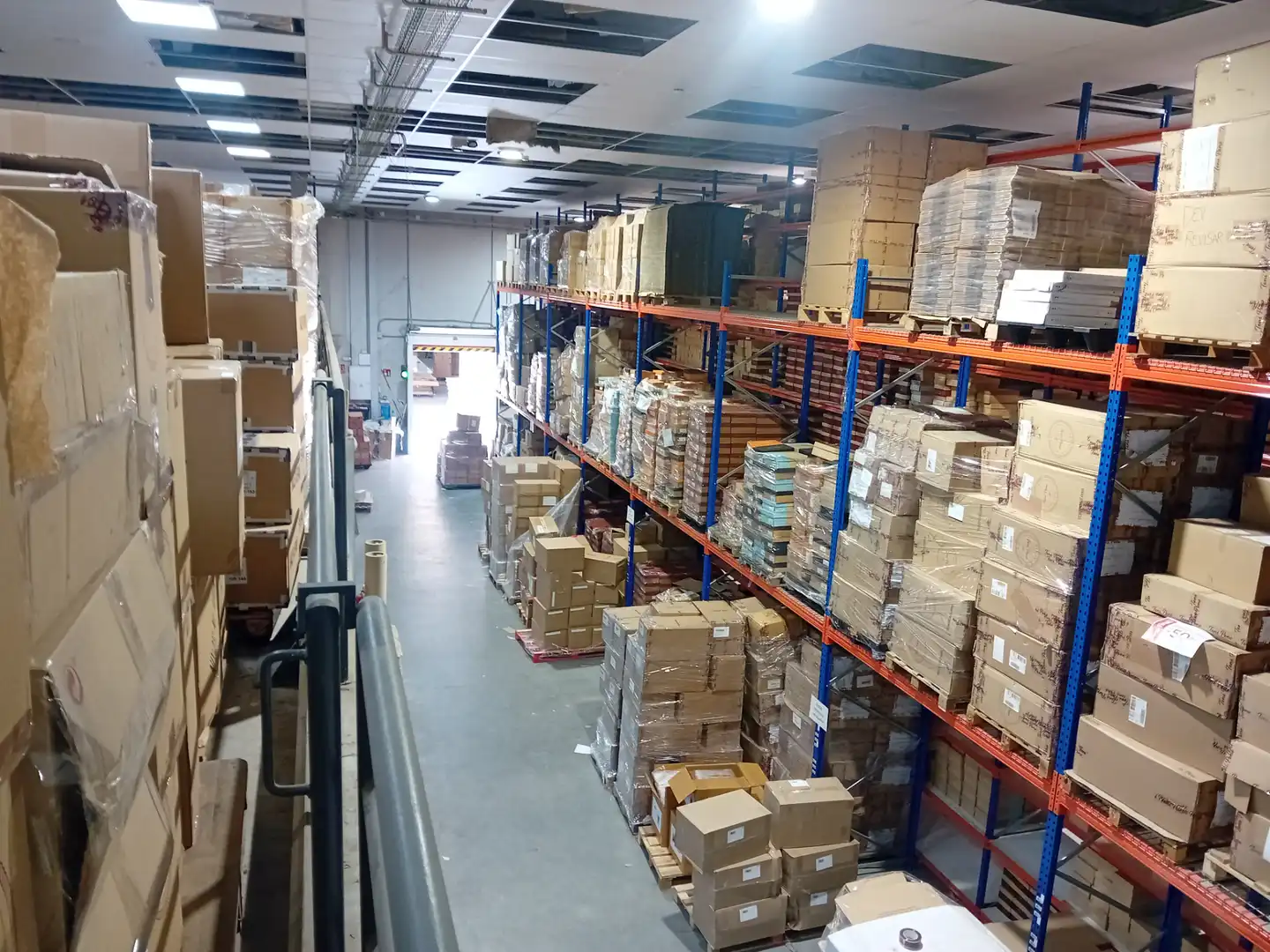 Nave industrial de alquiler en Girona con Alarma