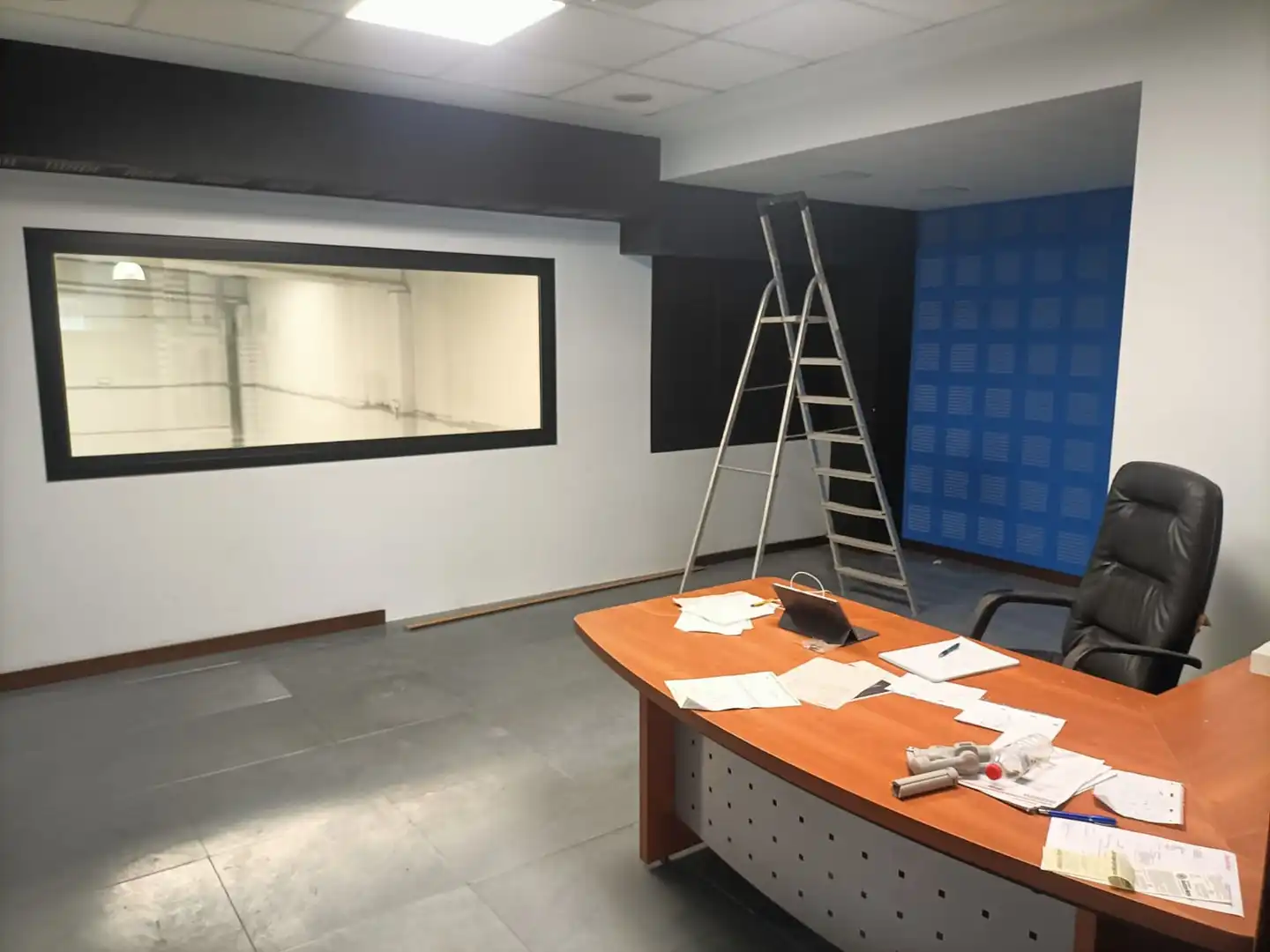 Nave industrial de alquiler en Sant Vicenç Dels Horts con Calefacción y Alarma
