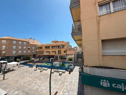 Vista exterior de Pis en venda en San Pedro del Pinatar amb Aire condicionat i Moblat