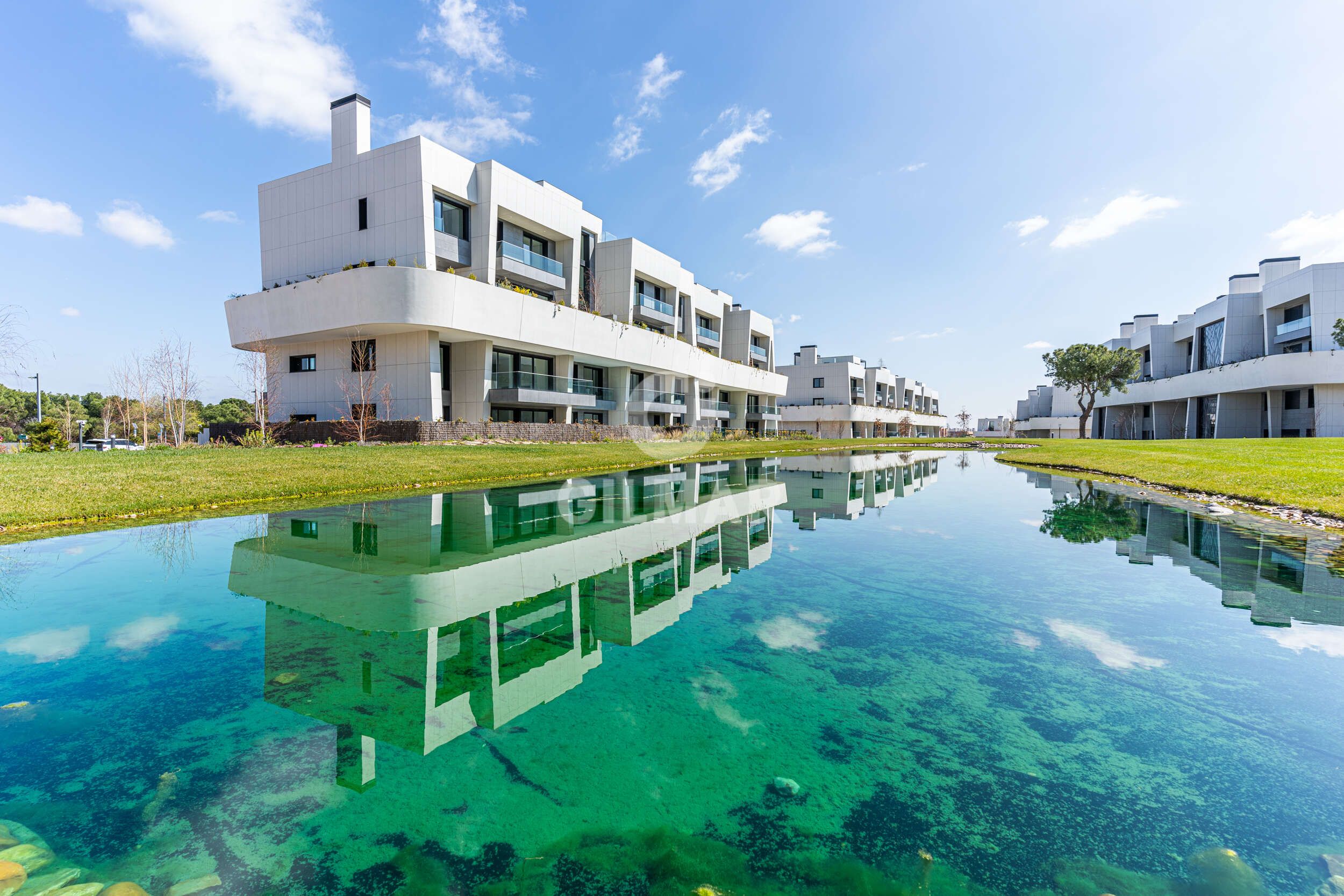 Vista exterior de Pis en venda en Pozuelo de Alarcón amb Calefacció, Traster i Piscina