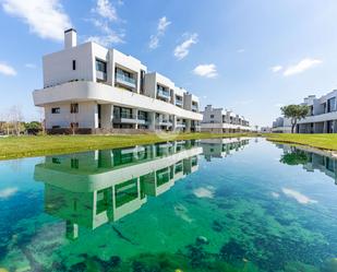 Exterior view of Flat for sale in Pozuelo de Alarcón  with Terrace, Storage room and Swimming Pool