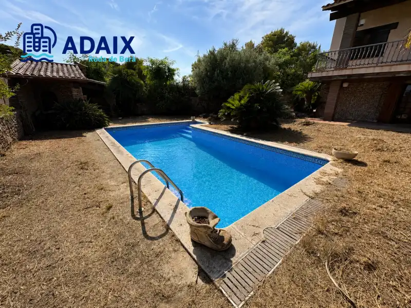 Piscina de Casa o chalet en venta en Roda de Berà con Terraza, Trastero y Piscina