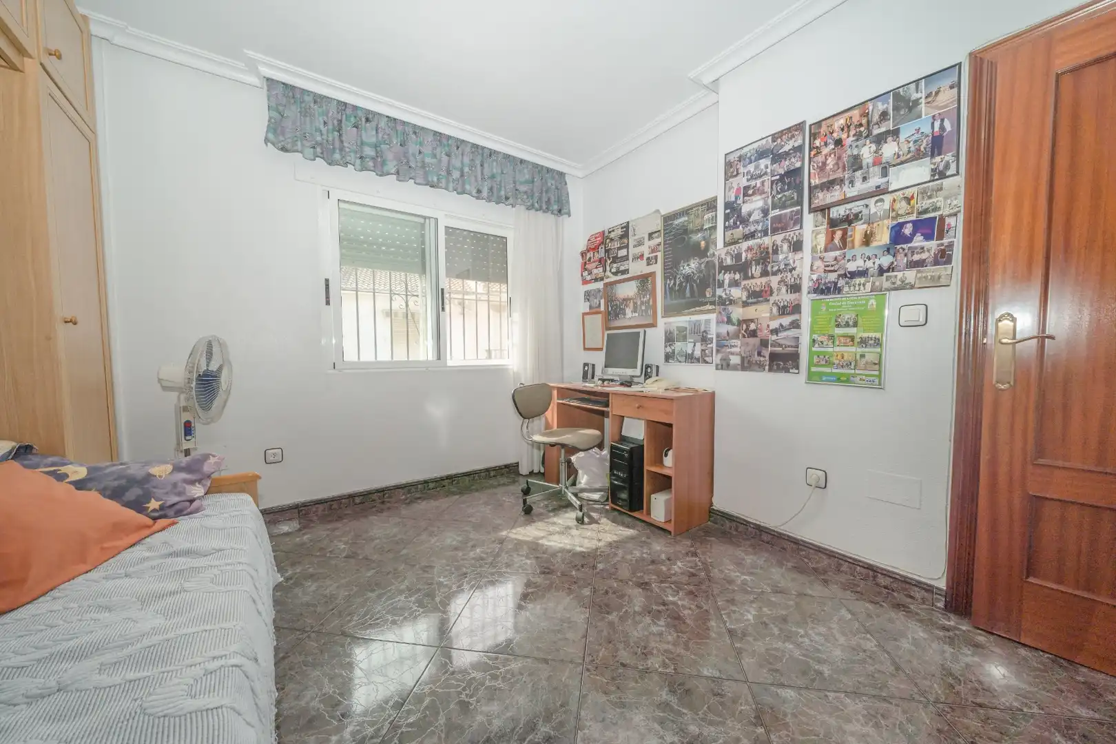 Dormitori de Casa adosada en venda en San Pedro del Pinatar amb Aire condicionat, Jardí privat i Terrassa