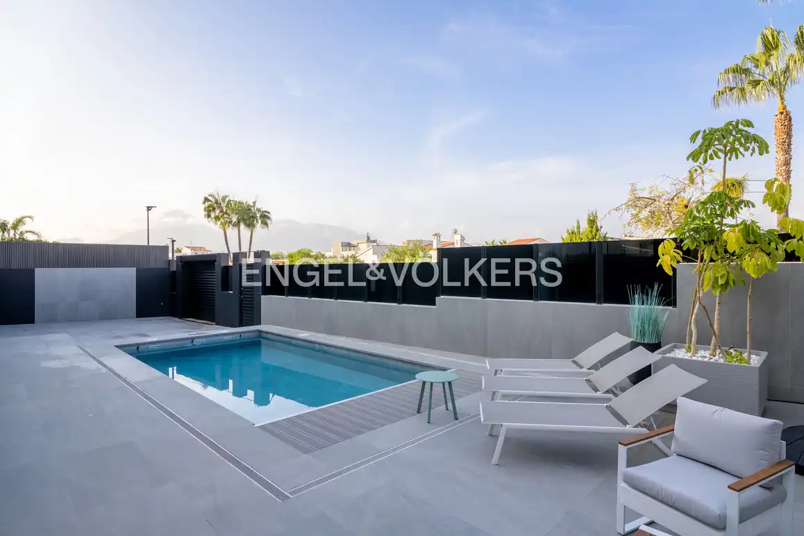 Swimming pool of Houses for sale in L'Alfàs del Pi  with Air Conditioner, Private garden and Swimming Pool