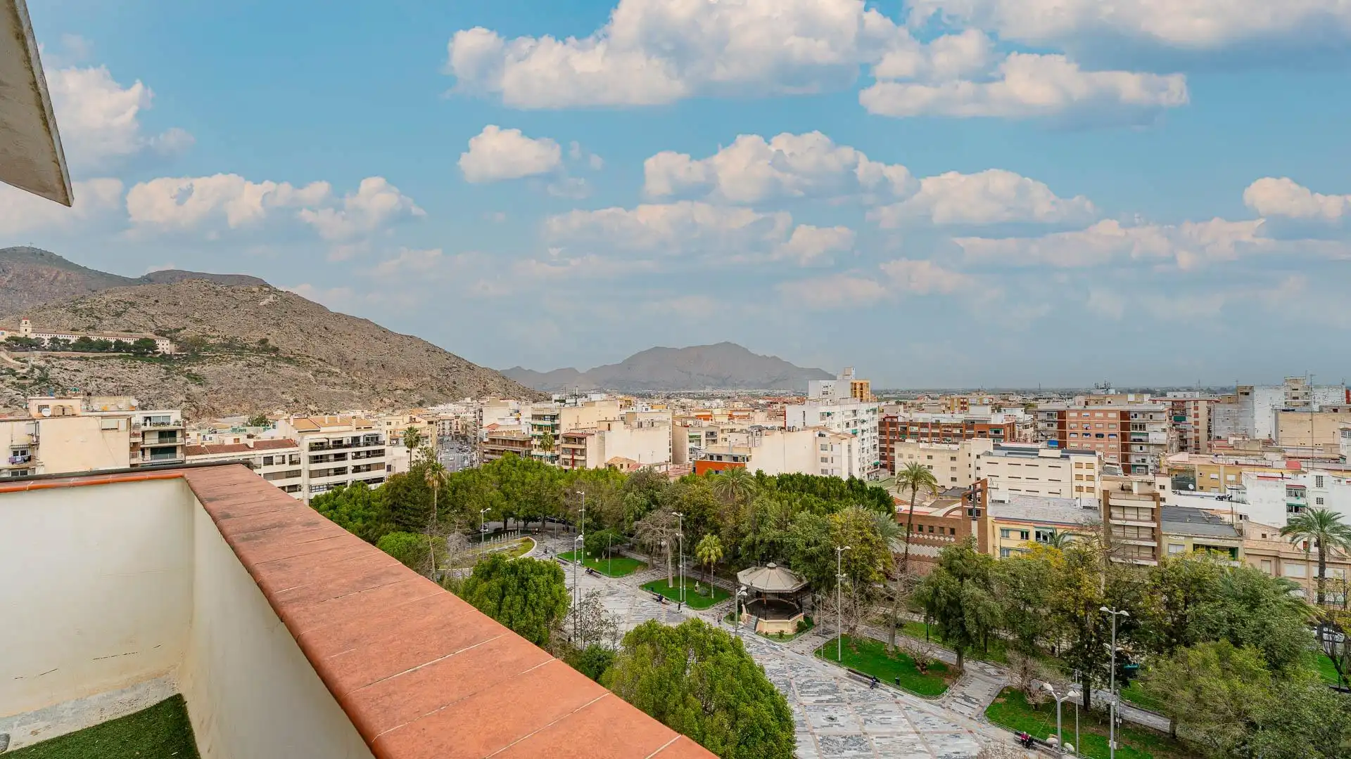 Vista exterior de Àtic en venda en Orihuela amb Aire condicionat, Calefacció i Parquet