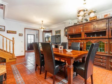 Maison avec balcon à vendre à Calle JOSE MANUEL BOBES 26