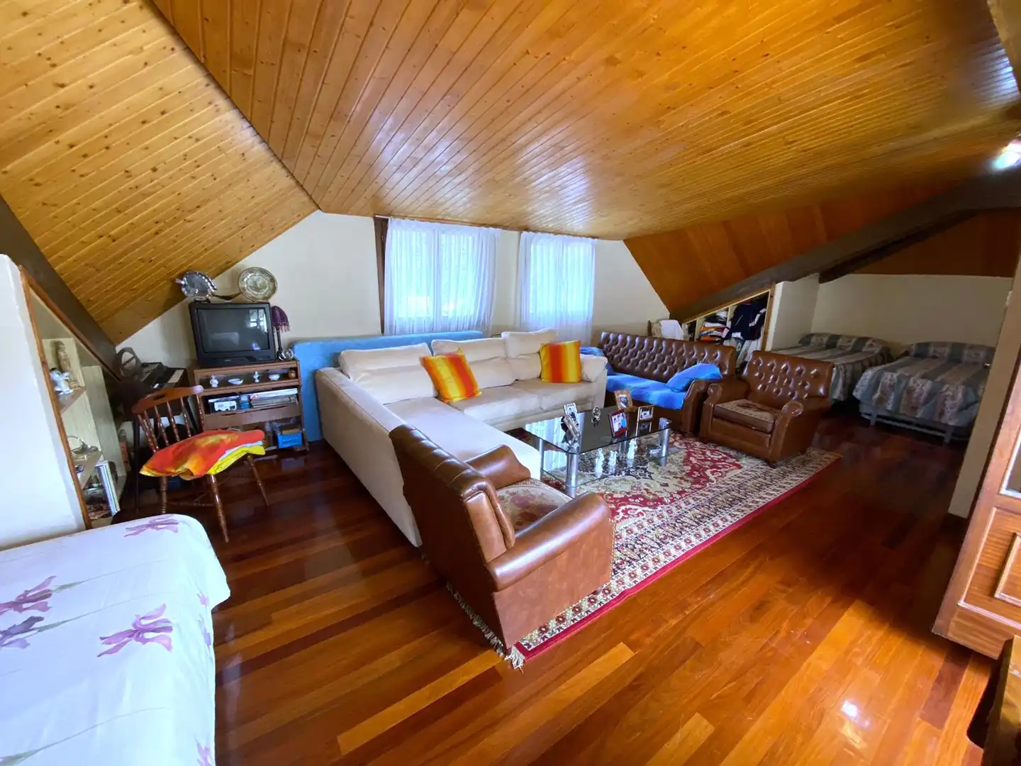 Sala d'estar de Casa o xalet en venda en Castro-Urdiales amb Calefacció, Jardí privat i Parquet