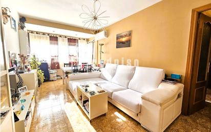 Living room of Flat for sale in Parla  with Air Conditioner and Heating