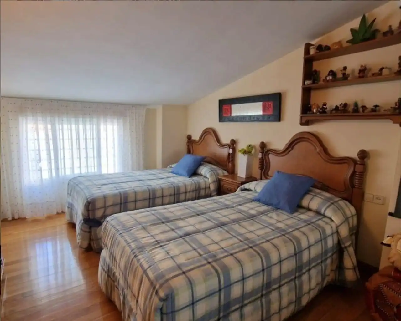 Schlafzimmer von Maisonette zum Verkauf in Plasencia mit Klimaanlage, Heizung und Terrasse