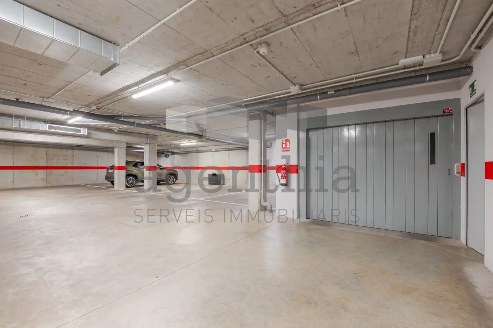 Parking de Piso en venta en Girona con Aire acondicionado, Calefacción y Trastero