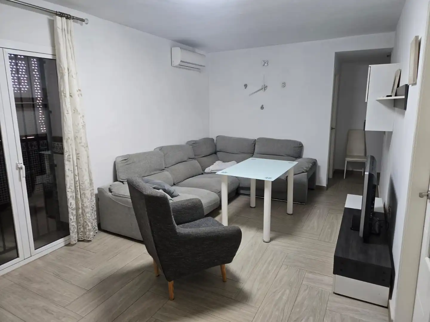 Living room of Flat for rent in Sevilla  with Air Conditioner, Terrace and Furnished