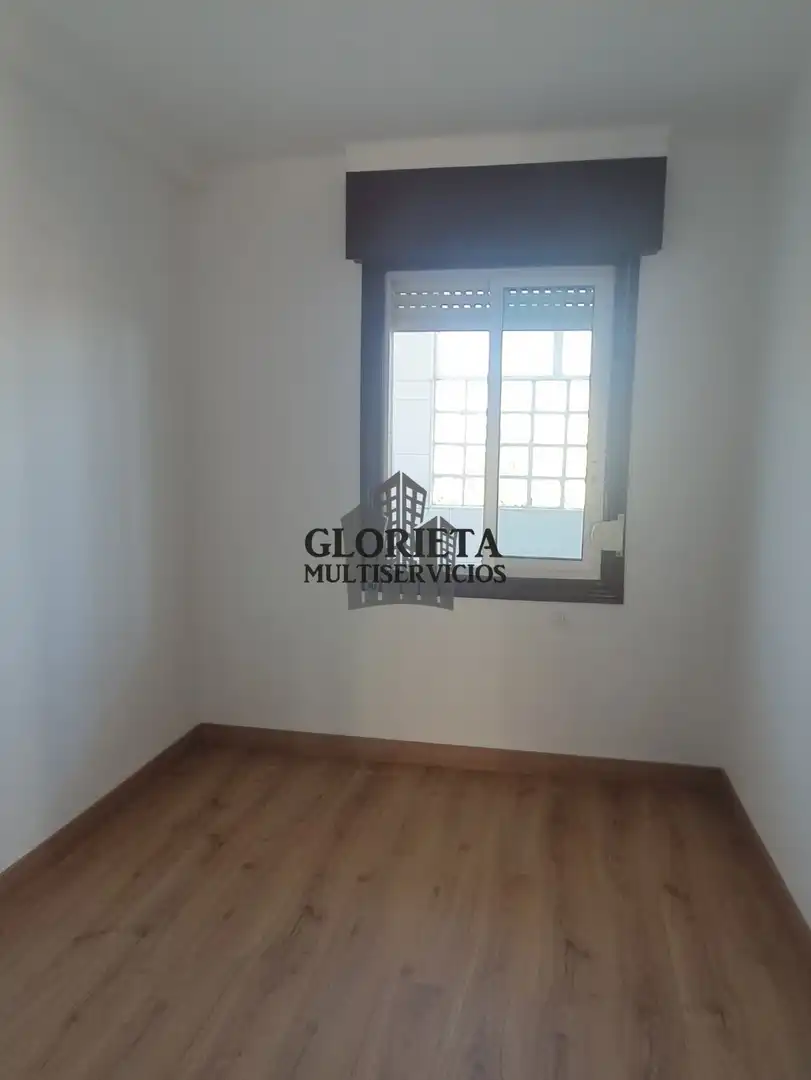 Habitación de Piso en venta en Vigo  con Calefacción, Terraza y Trastero