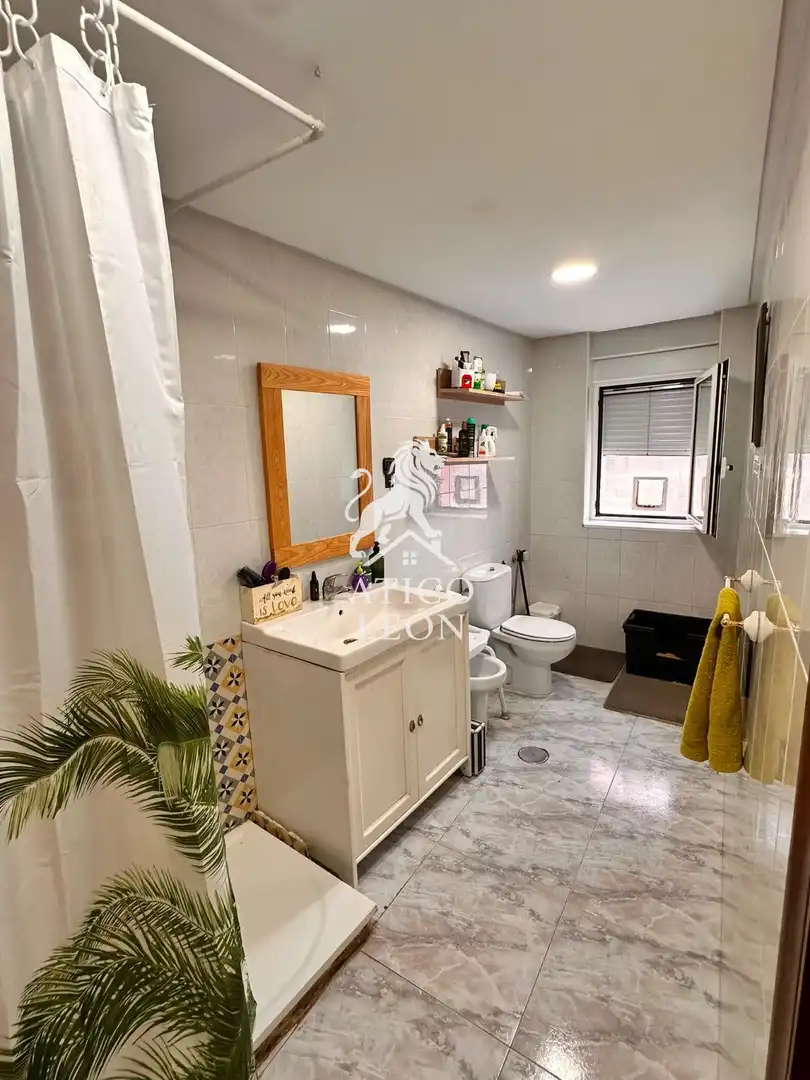 Bathroom of Houses for sale in Valdefresno  with Heating, Private garden and Storage room