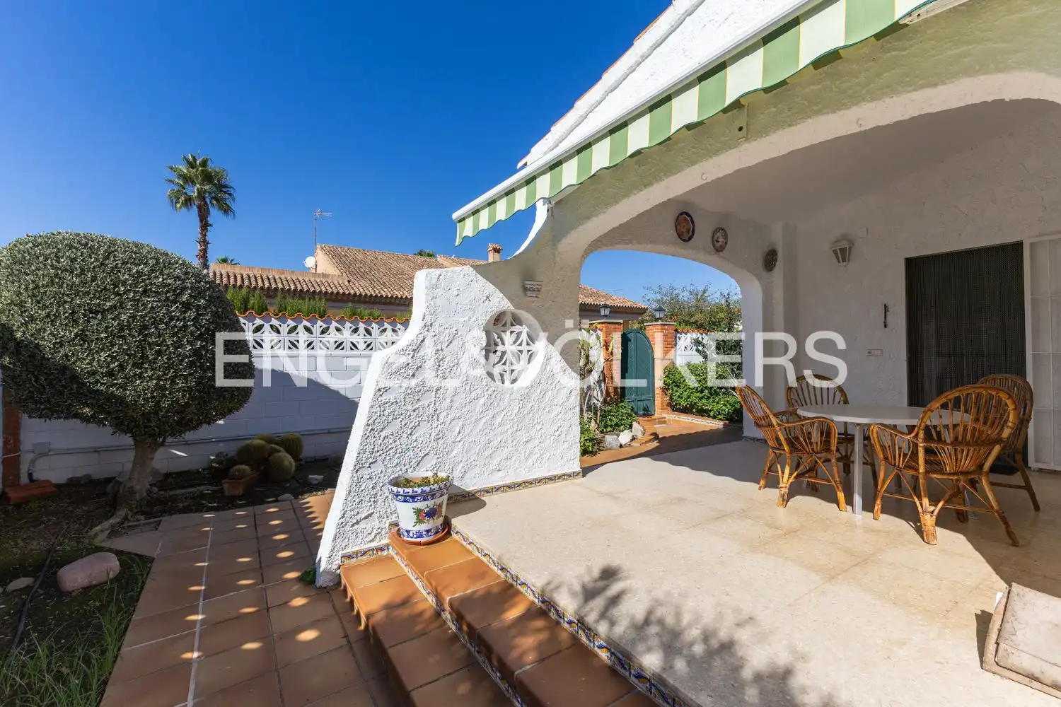 Vista exterior de Casa o xalet en venda en Sagunto / Sagunt amb Aire condicionat, Calefacció i Jardí privat