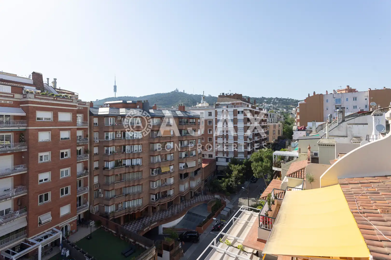 Vista exterior de Ático en venta en Barcelona con Aire acondicionado, Calefacción y Terraza