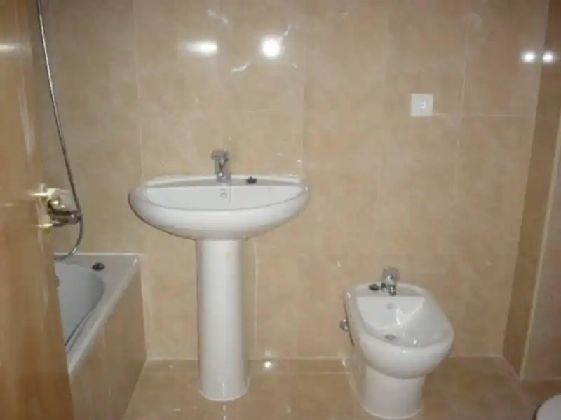 Badezimmer von Wohnung zum Verkauf in Valencia mit Klimaanlage, Privatgarten und Terrasse