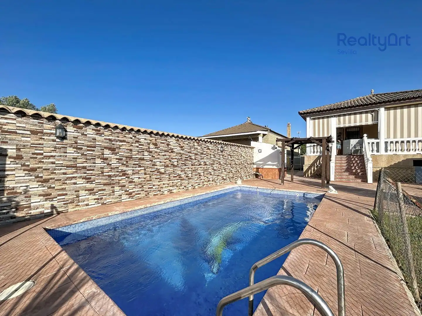 Piscina de Casa o xalet en venda en Dos Hermanas amb Aire condicionat, Calefacció i Jardí privat