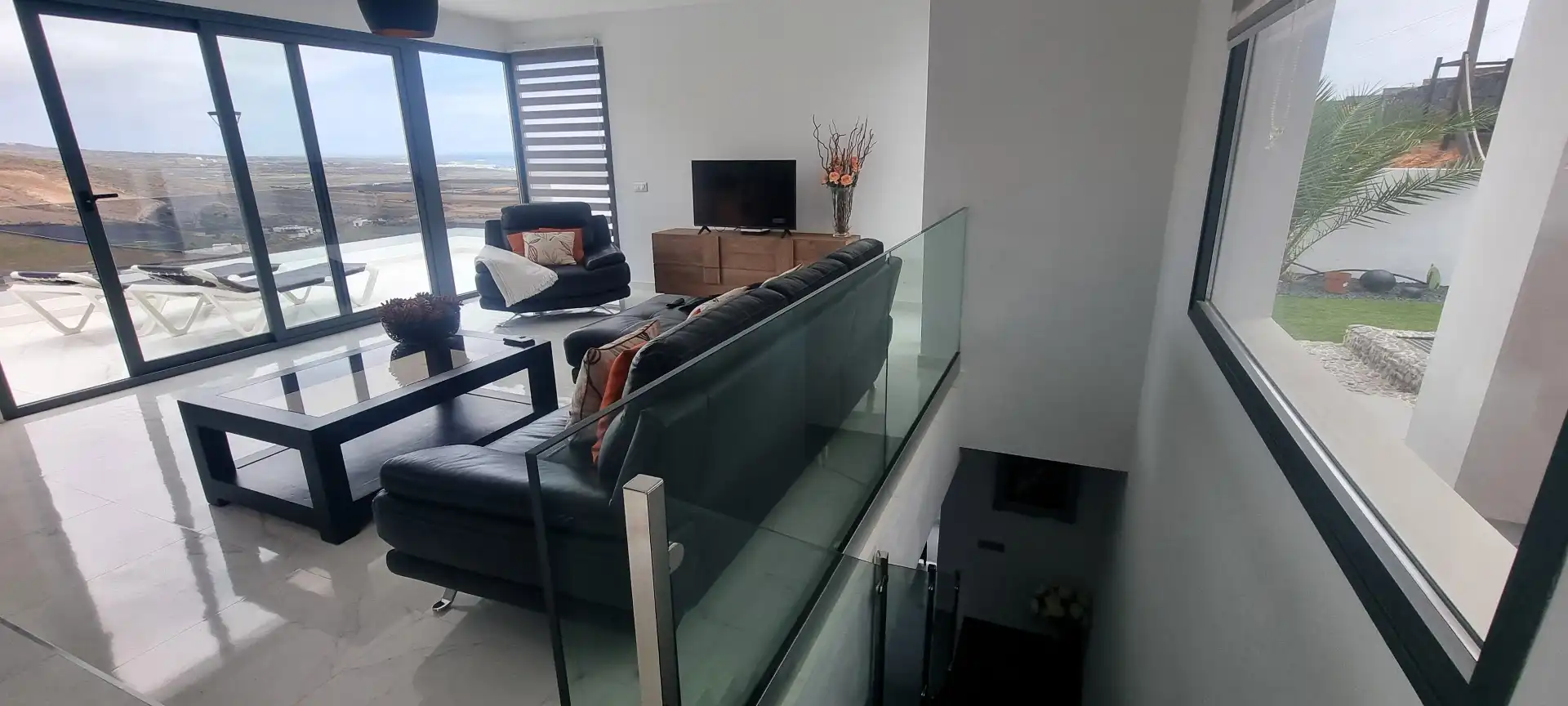 Sala d'estar de Casa o xalet en venda en Haría amb Jardí privat, Terrassa i Piscina