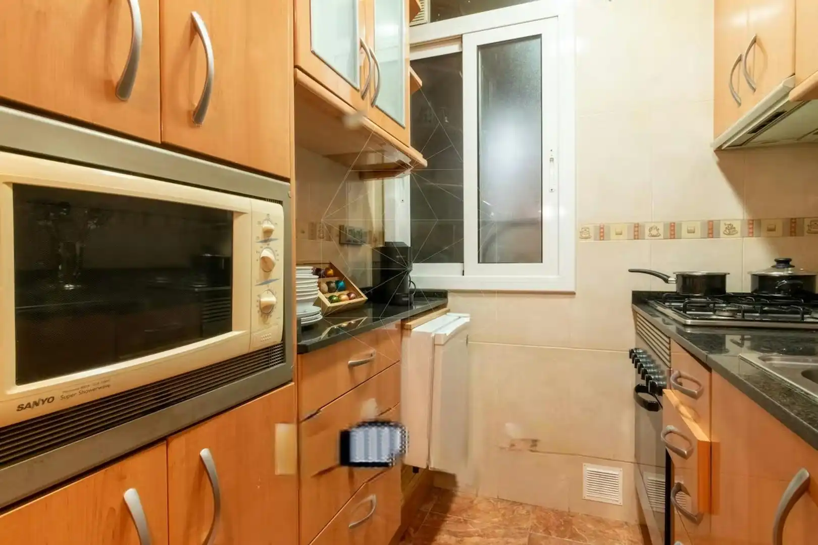 Küche von Wohnung zur Miete in Barcelona mit Möbliert, Waschmaschine und Fernseher