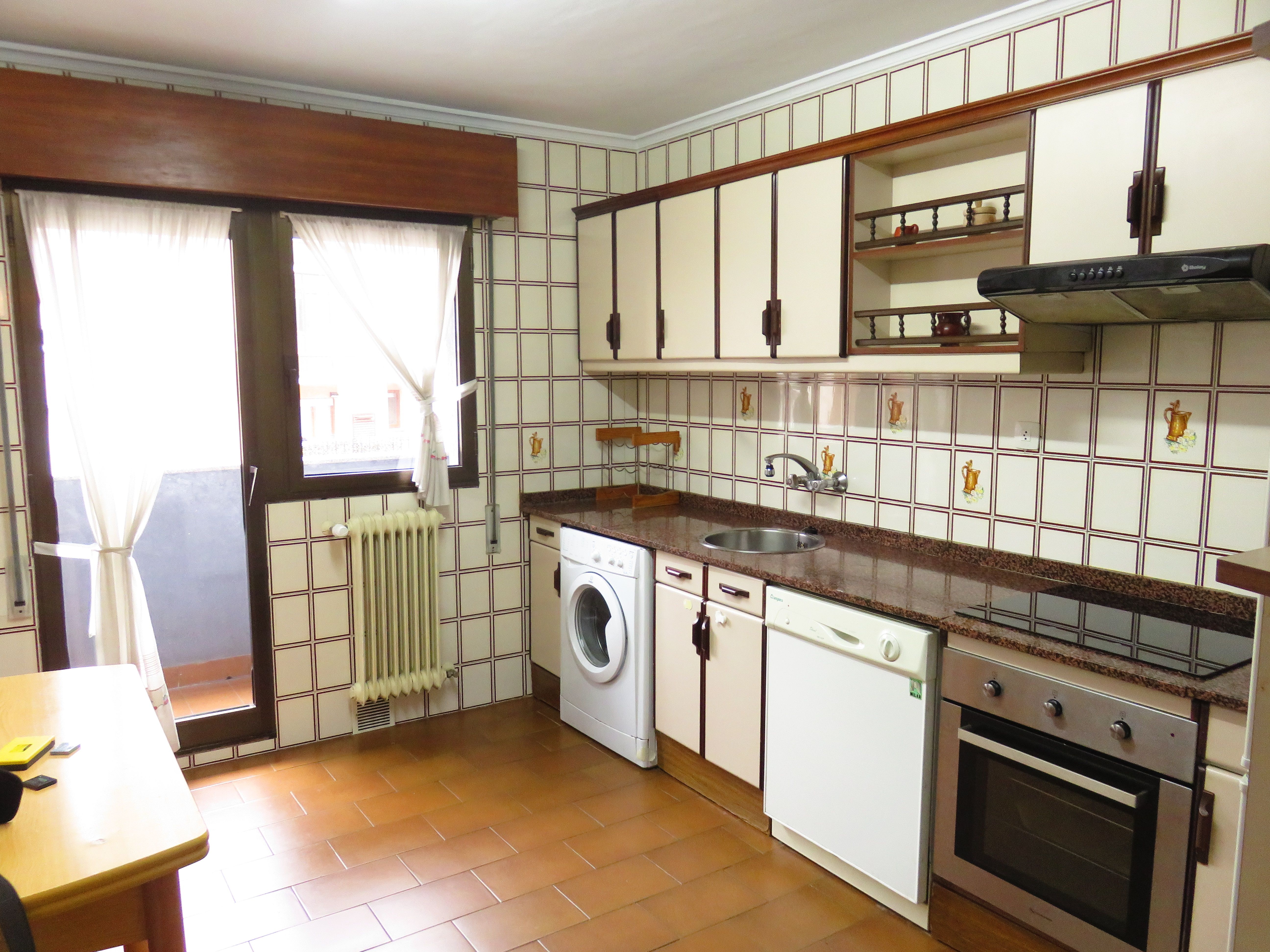 Flat to rent in Calle Eduardo Carreño Valdés, El Carbayedo - El Quirinal