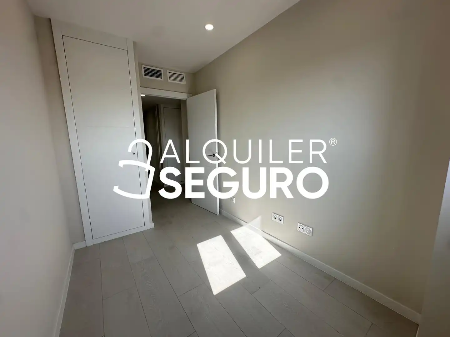 Habitación de Piso de alquiler en Valencia con Aire acondicionado, Terraza y Trastero
