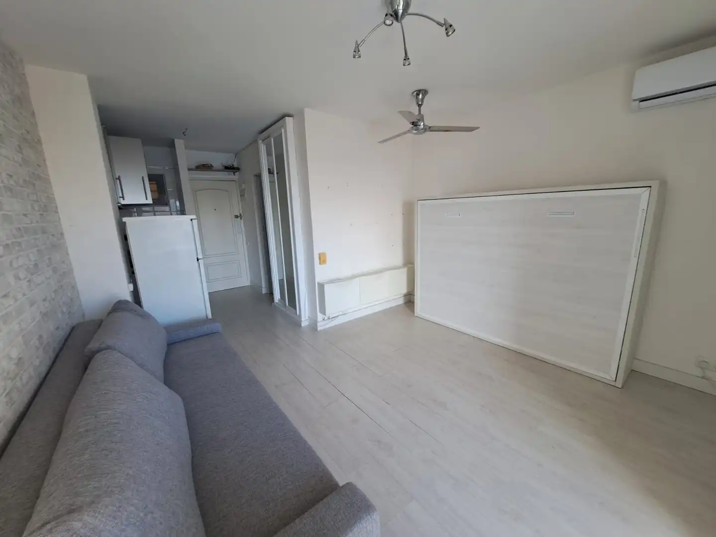 Habitación de Estudio en venta en Benalmádena con Aire acondicionado, Terraza y Amueblado