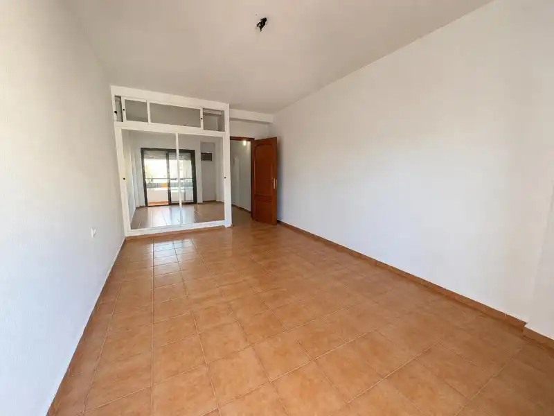 Habitación de Estudio en venta en Torremolinos con Terraza y Balcón