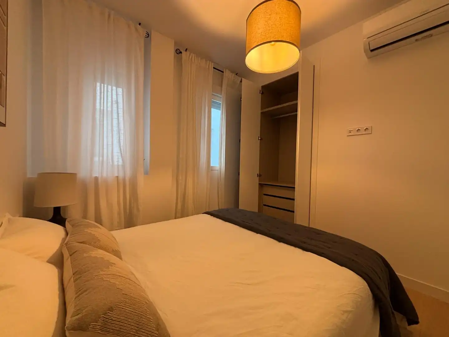 Bedroom of Flat for rent in Madrid  with Air Conditioner, Heating and Furnished