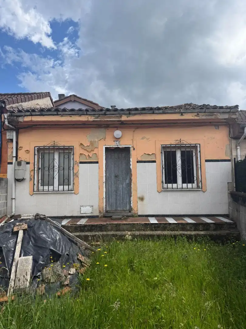Vista exterior de Finca rústica en venda en Langreo amb Jardí privat