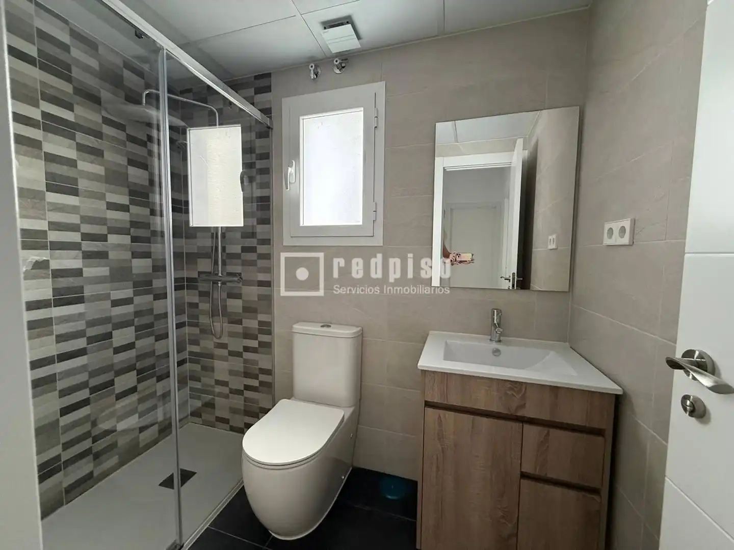 Baño de Piso en venta en Madrid con Calefacción y Trastero