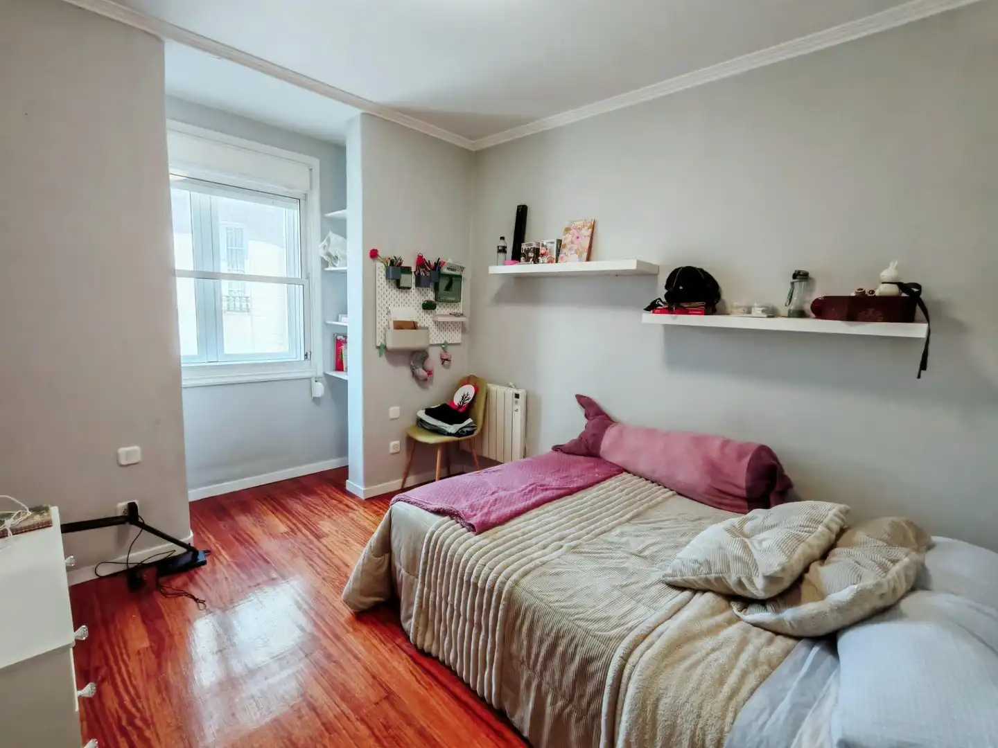 Schlafzimmer von Wohnung zum Verkauf in Vigo  mit Heizung, Möbliert und Balkon