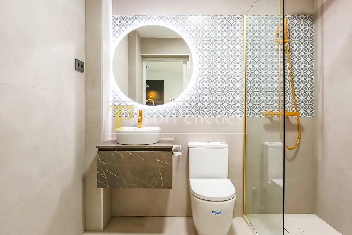 Baño de Planta baja en venta en Vilanova i la Geltrú con Aire acondicionado y Calefacción