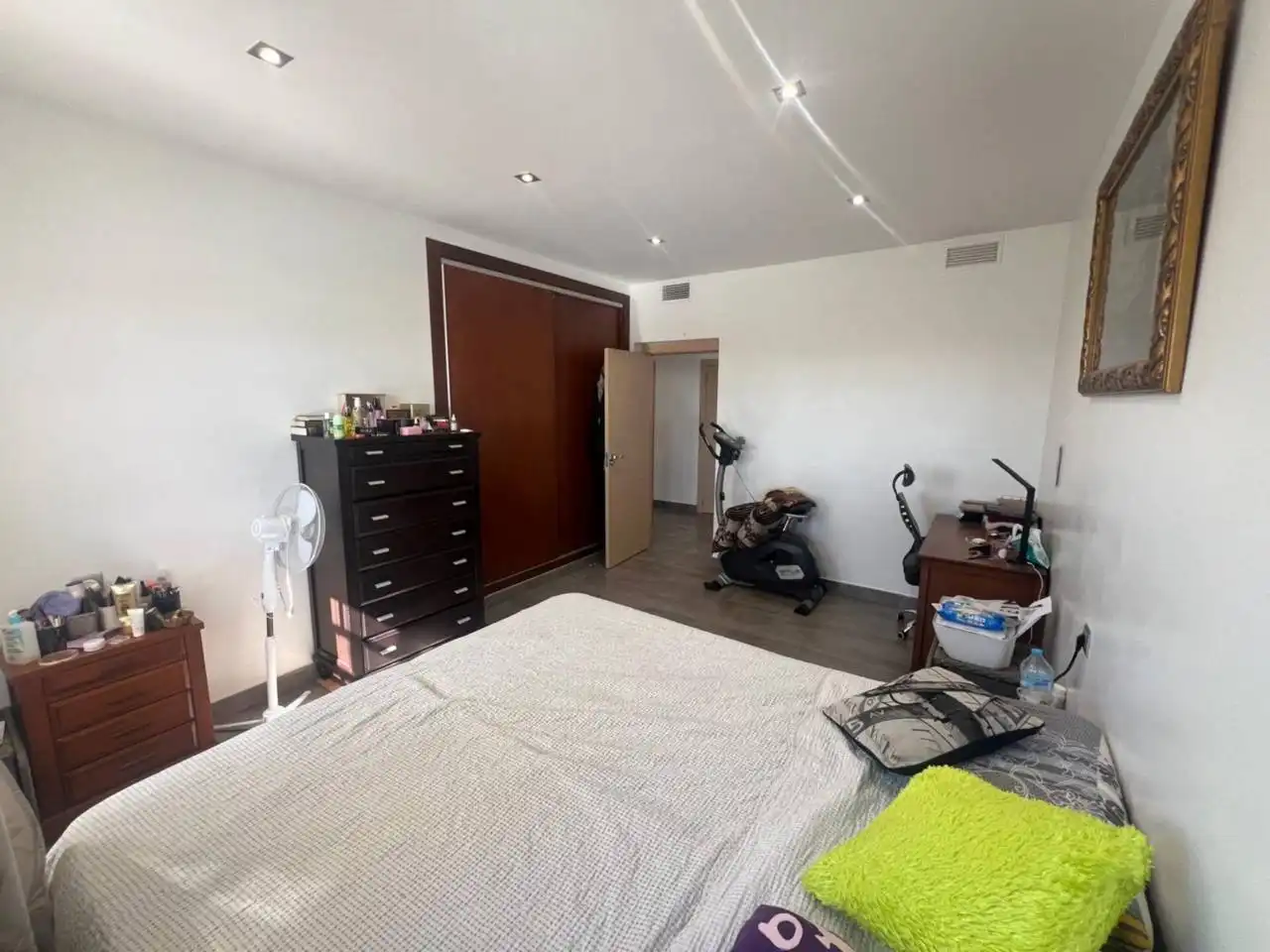 Dormitori de Casa o xalet en venda en Alicante / Alacant amb Aire condicionat, Calefacció i Jardí privat