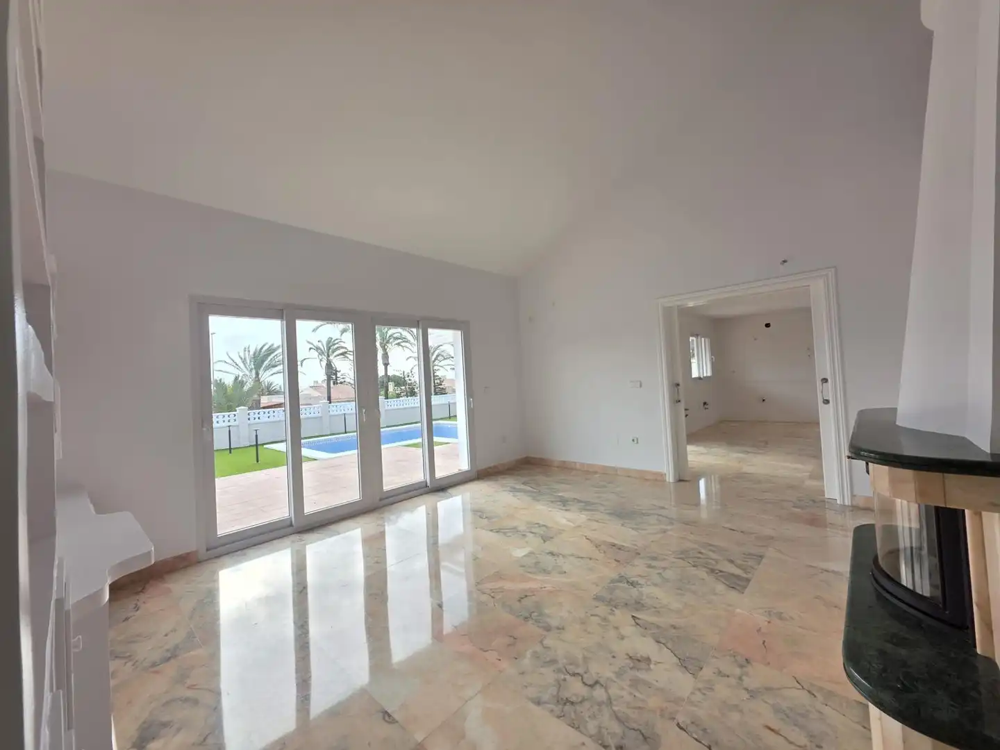 Sala d'estar de Casa o xalet en venda en El Ejido amb Traster, Piscina i Alarma