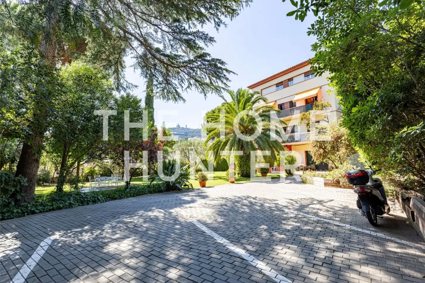 Vista exterior de Piso en venta en Barcelona con Calefacción, Jardín privado y Terraza