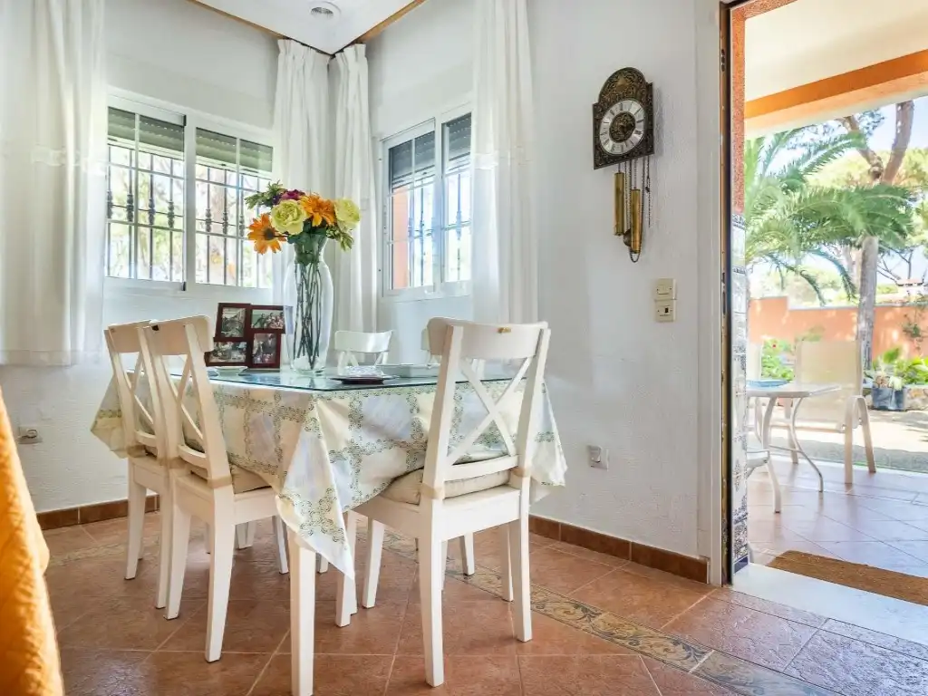 Menjador de Casa o xalet en venda en Chiclana de la Frontera amb Aire condicionat, Calefacció i Jardí privat