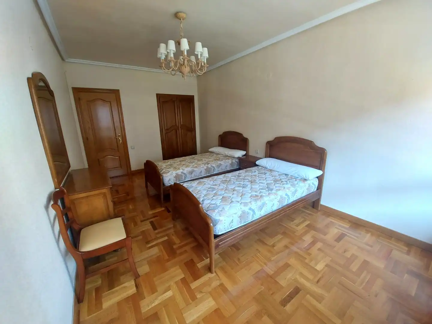 Dormitori de Pis en venda en  Logroño amb Calefacció, Parquet i Terrassa