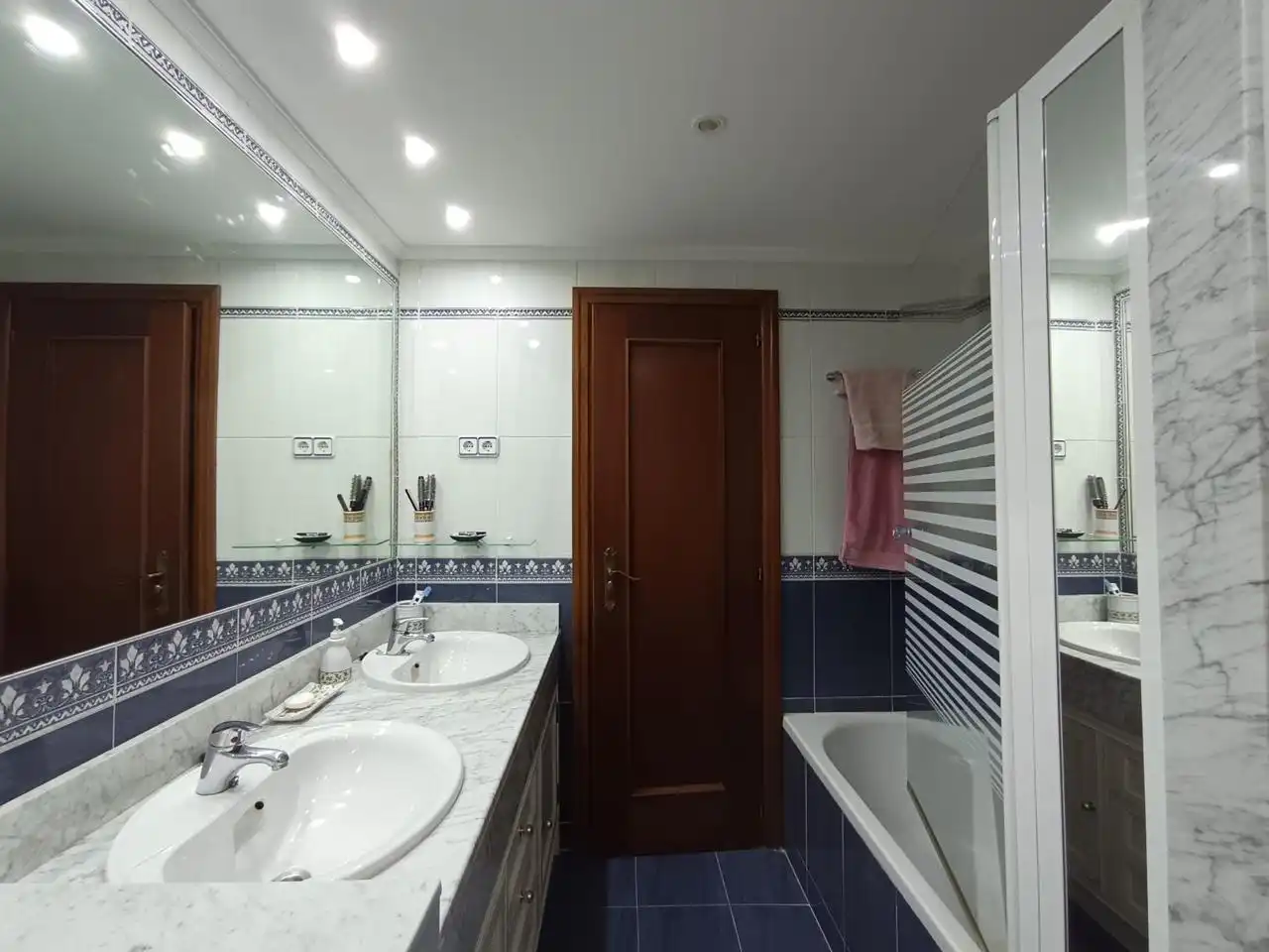 Baño de Piso en venta en Madrid con Aire acondicionado, Calefacción y Jardín privado