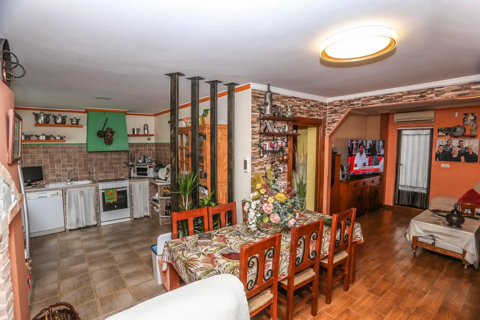 Cuina de Casa o xalet en venda en Elda amb Aire condicionat, Calefacció i Jardí privat