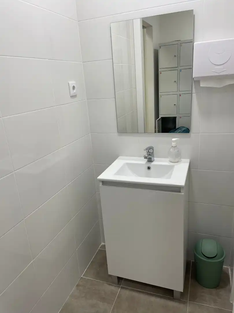 Bathroom of Commercial properties for sale in Alcorcón  with Air Conditioner and Alarm