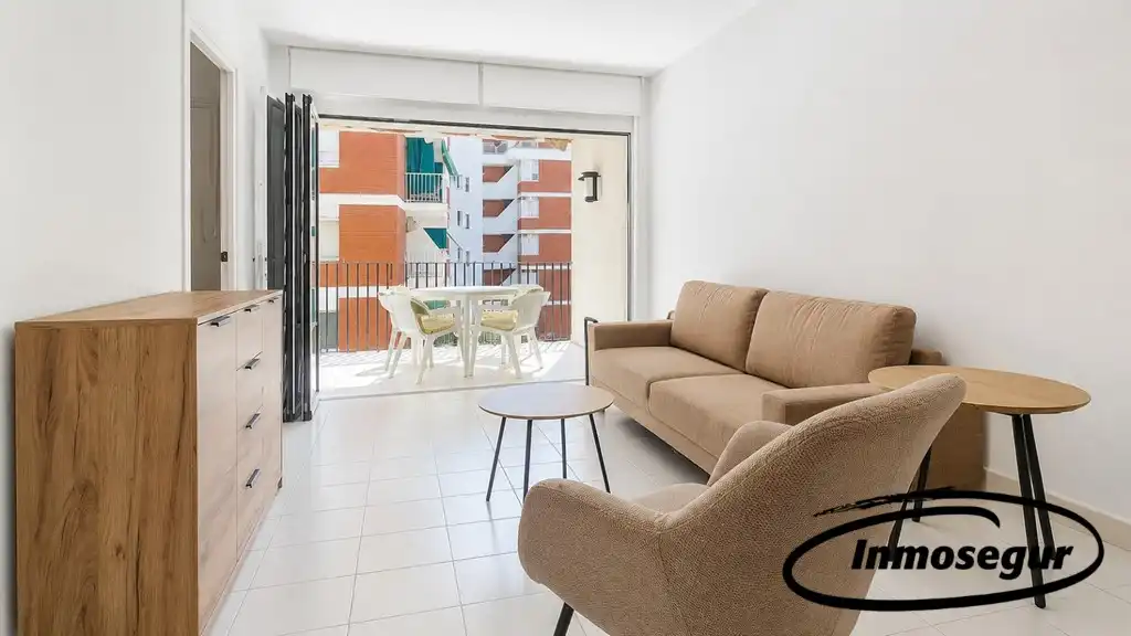 Sala de estar de Piso en venta en Salou con Terraza y Amueblado