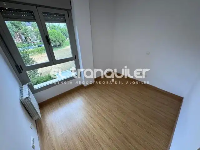 Schlafzimmer von Wohnung zur Miete in Las Rozas de Madrid mit Klimaanlage, Abstellraum und Waschmaschine
