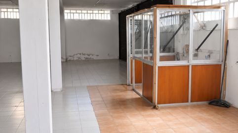 Foto 3 von Fabrikhallen zur Miete in Avenida Solvay, Inmobiliaria - Barreda, Torrelavega