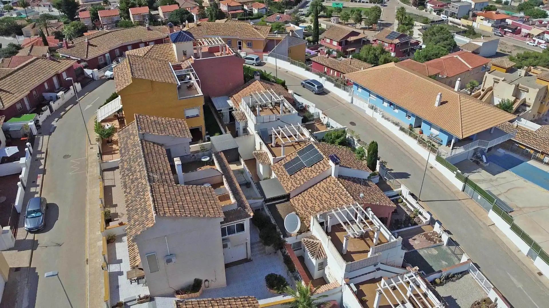 Vista exterior de Casa adosada en venta en Cartagena con Terraza, Amueblado y Piscina comunitaria