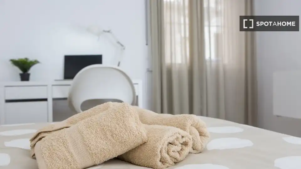 Bedroom of Flat for rent in Valencia  with Air Conditioner, Heating and Furnished