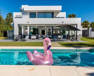 Piscina de Casa o xalet en venda en Estepona amb Aire condicionat, Jardí privat i Terrassa