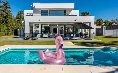 Piscina de Casa o xalet en venda en Estepona amb Aire condicionat, Jardí privat i Terrassa