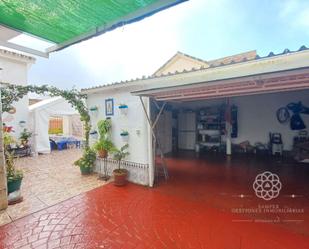 Vista exterior de Casa o xalet en venda en El Puerto de Santa María amb Aire condicionat, Jardí privat i Traster